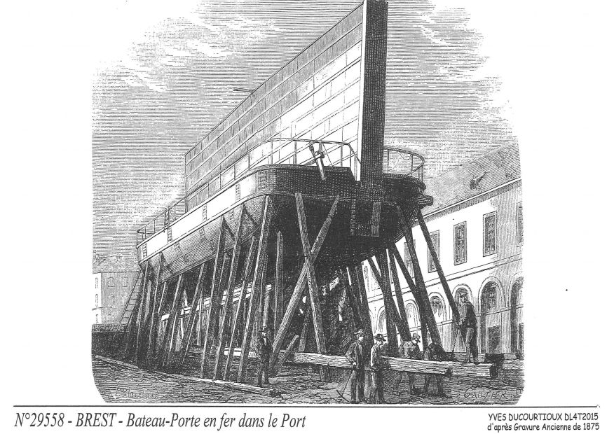 Cartes postales BREST - bateau, porte en fer dans port