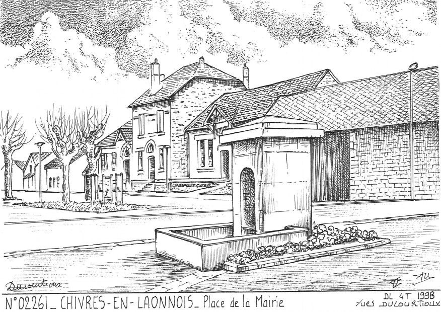 N 02261 - CHIVRES EN LAONNOIS - place de la mairie